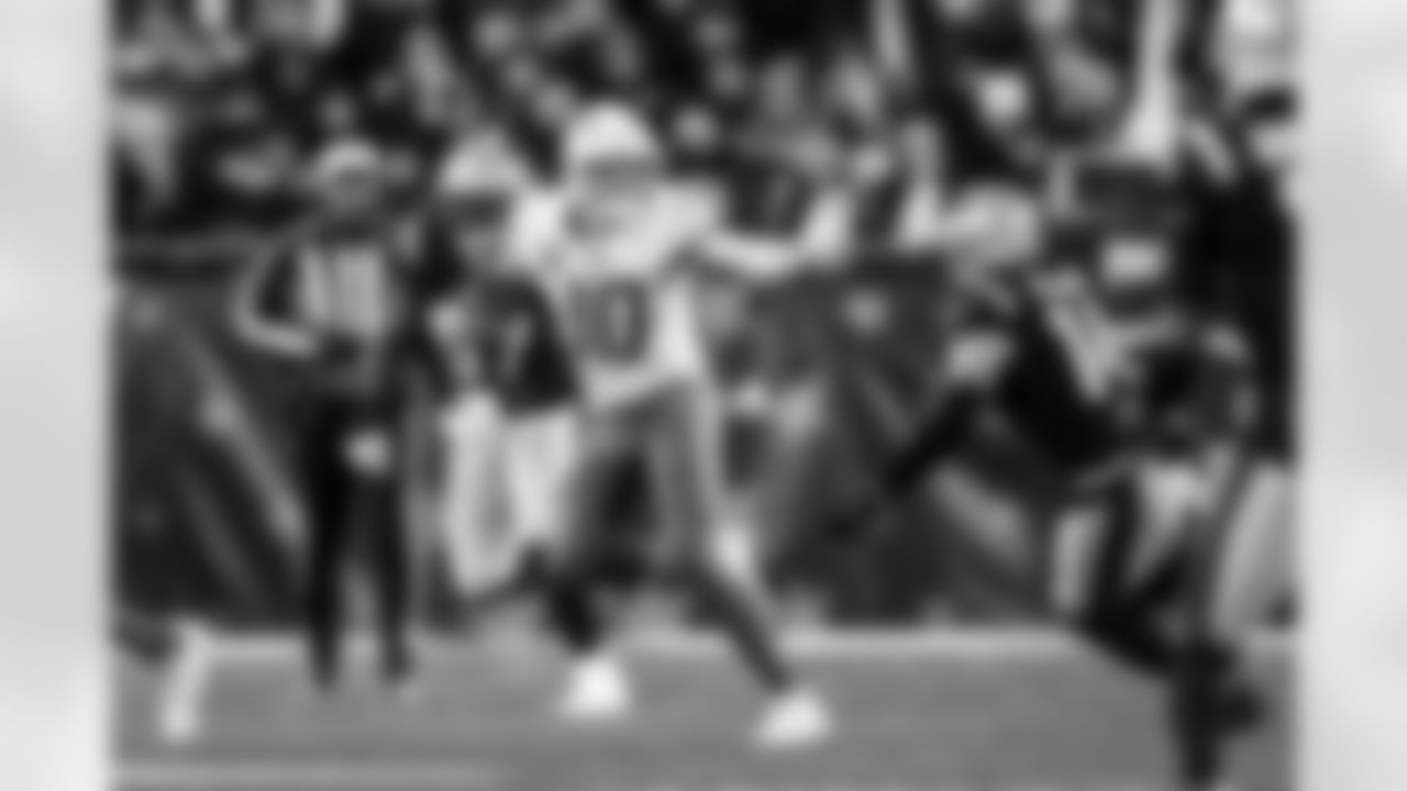 QB Justin Herbert (10)