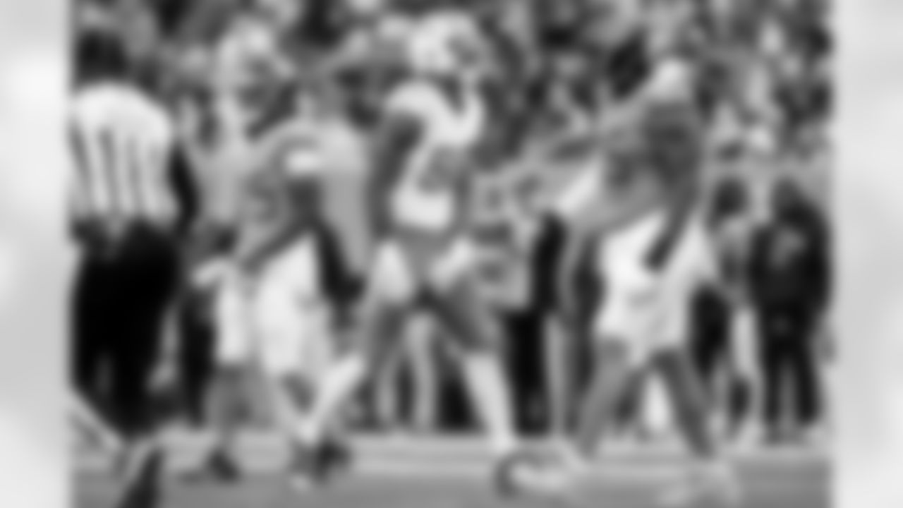 Check out the best shots from the Chargers Week 9 matchup against the Titans!