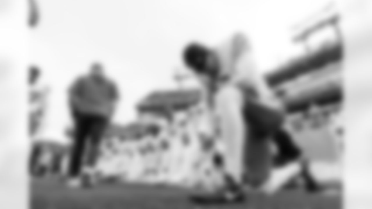 Check out the best shots from the Chargers Week 9 matchup against the Titans!