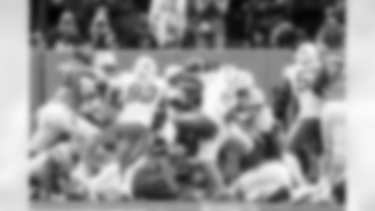 DB Elijah Molden (2)