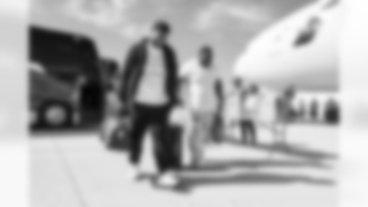 OLB Tuli Tuipulotu (45) and DL Teair Tart (90)