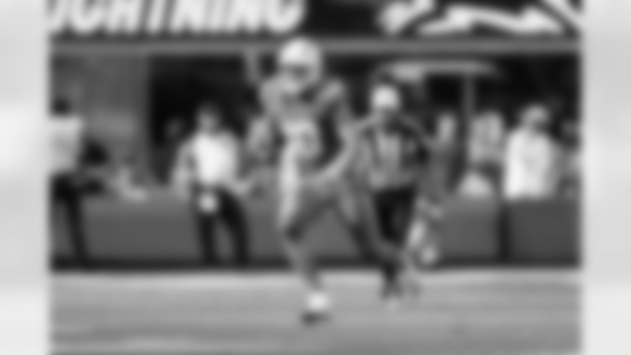 QB Justin Herbert (10)