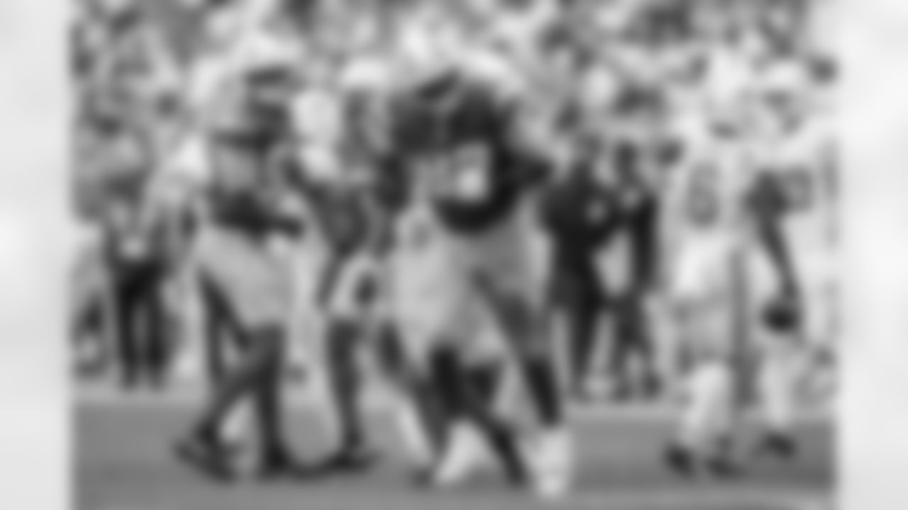 Check out the best shots from the Chargers Week 6 matchup against the Dolphins!