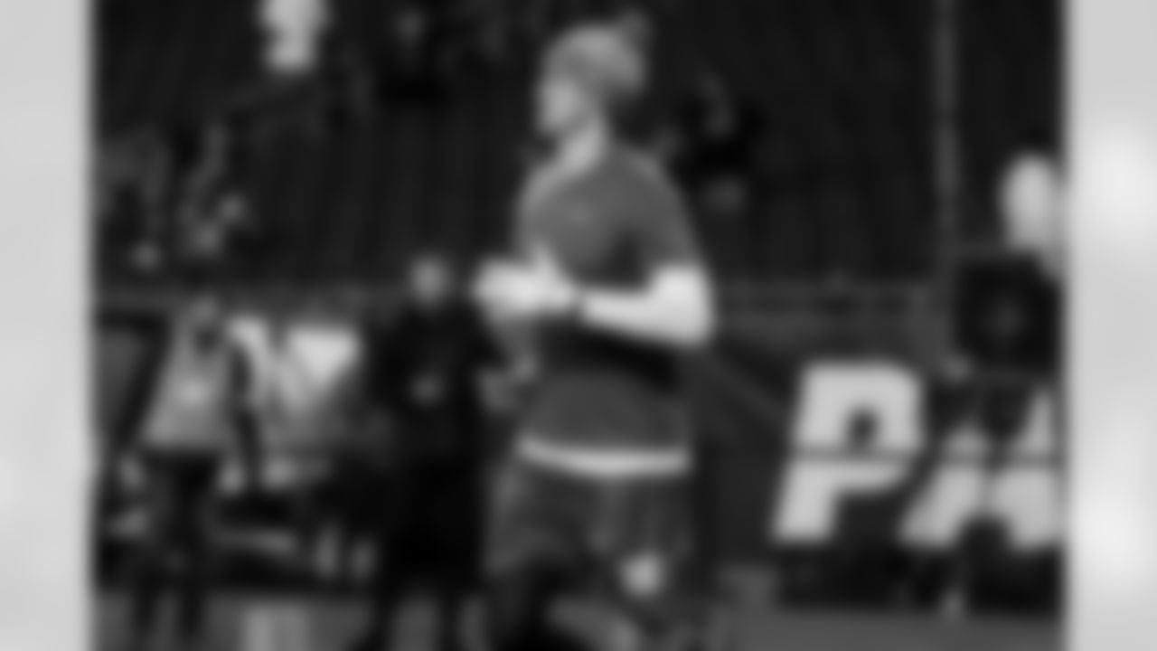 QB Justin Herbert (10)