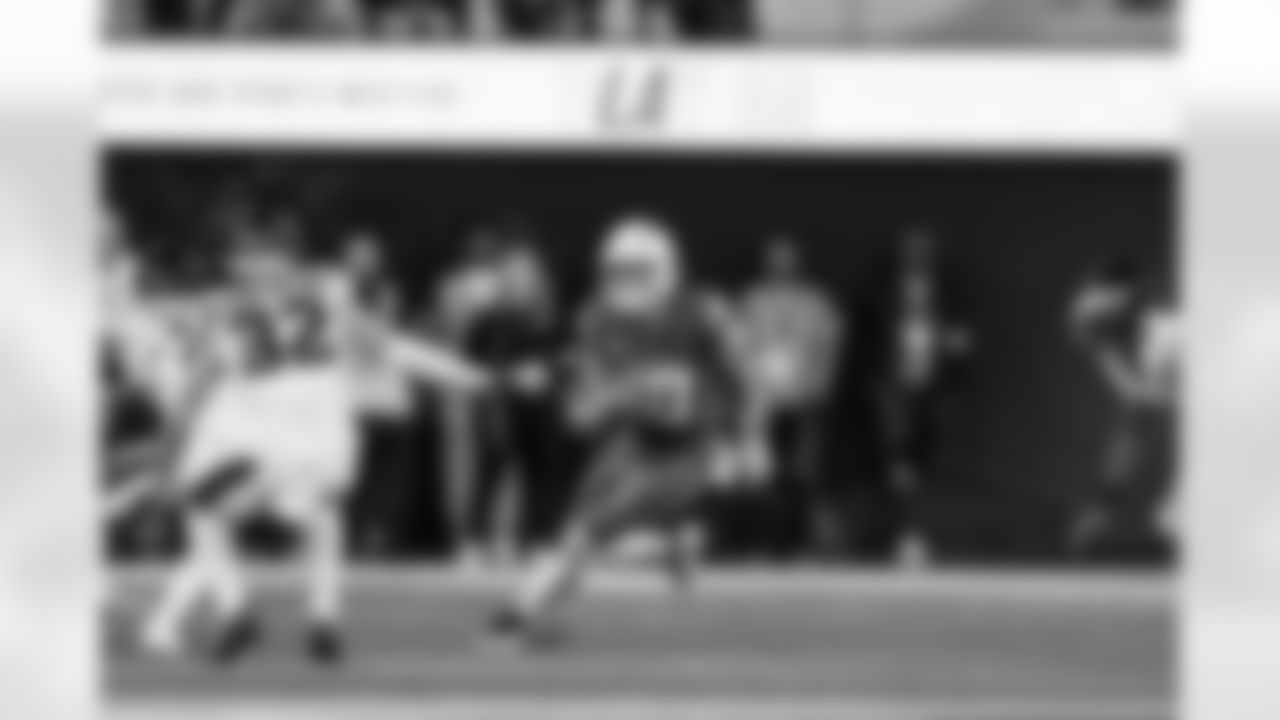 QB Justin Herbert (10)