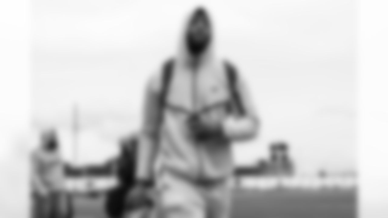 Los Angeles Chargers OLB Odafe Oweh (98) travels to Denver on Saturday, Jan. 3, 2025 for the Week 18 regular season matchup against the Denver Broncos.