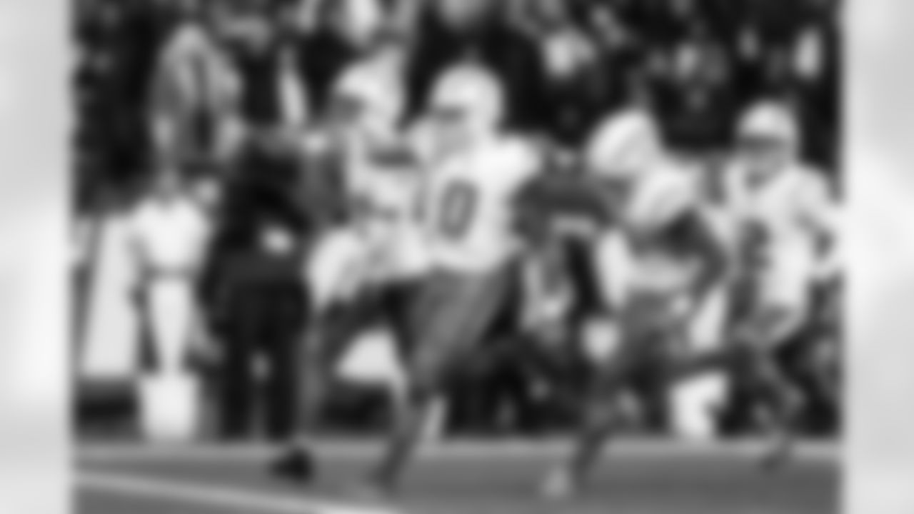 CB Tarheeb Still (29), LB Daiyan Henley (0) and S Derwin James Jr. (3)