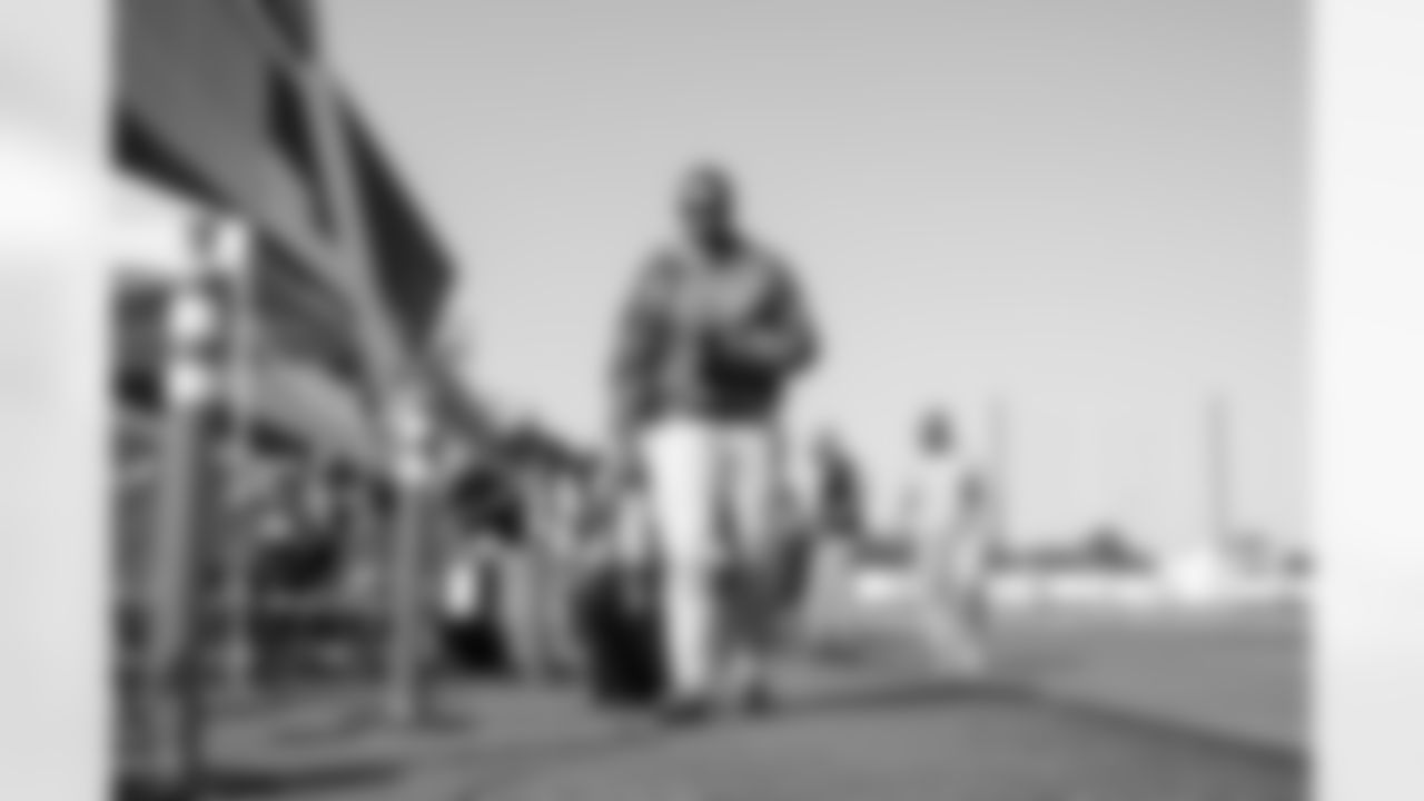 OLB Kyle Kennard (54)