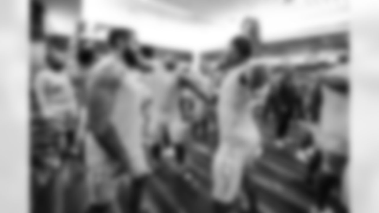 TE Tyler Conklin (83) and S Derwin James Jr. (3)