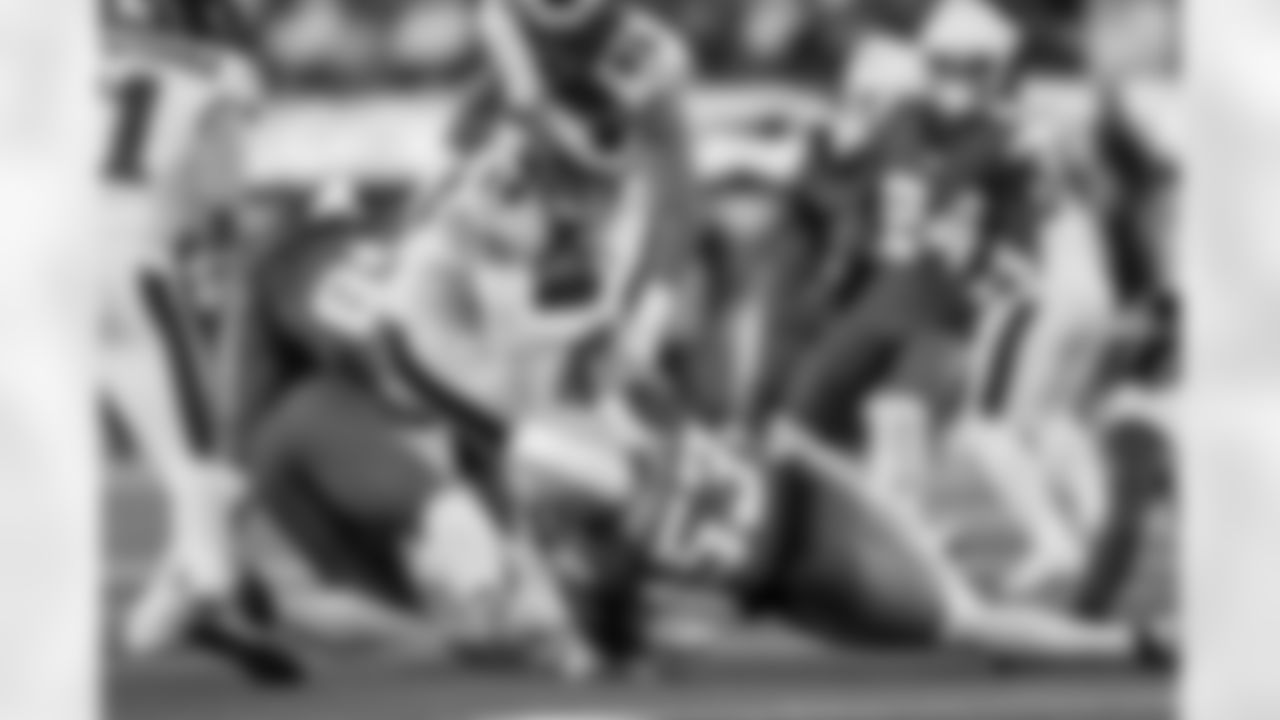 LB Del'Shawn Phillips (53)