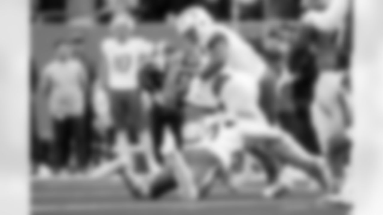 Check out the best shots from the Chargers Week 9 matchup against the Titans!