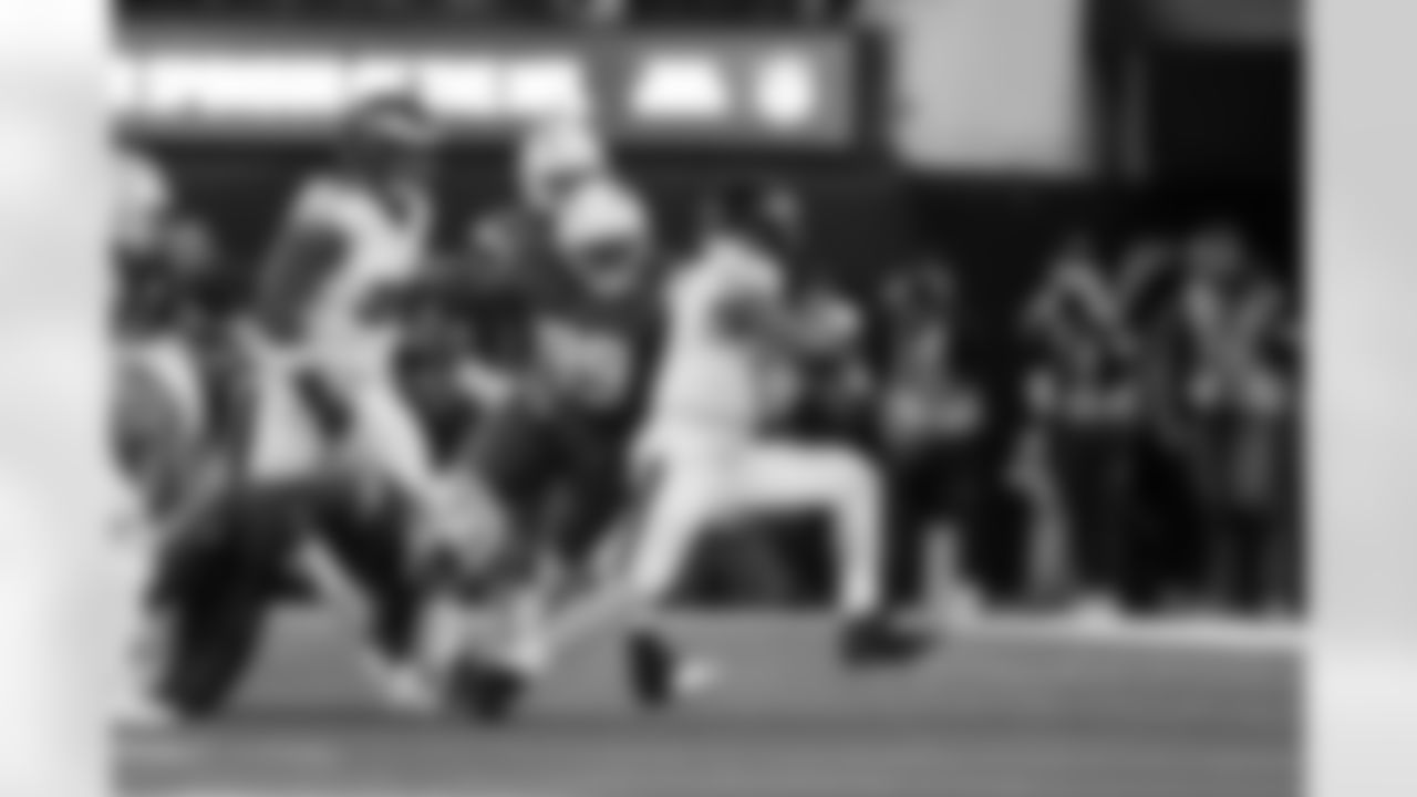 DT Jamaree Caldwell (99)