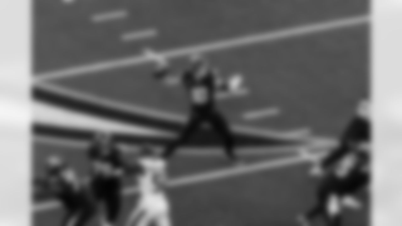 Take a look back at the best photos of Justin Herbert's 2025 campaign.