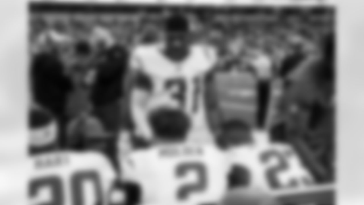 Defensive Backs Coach Steve Clinkscale, DB Elijah Molden (2), S Marcus Williams (31) and S Tony Jefferson (23)