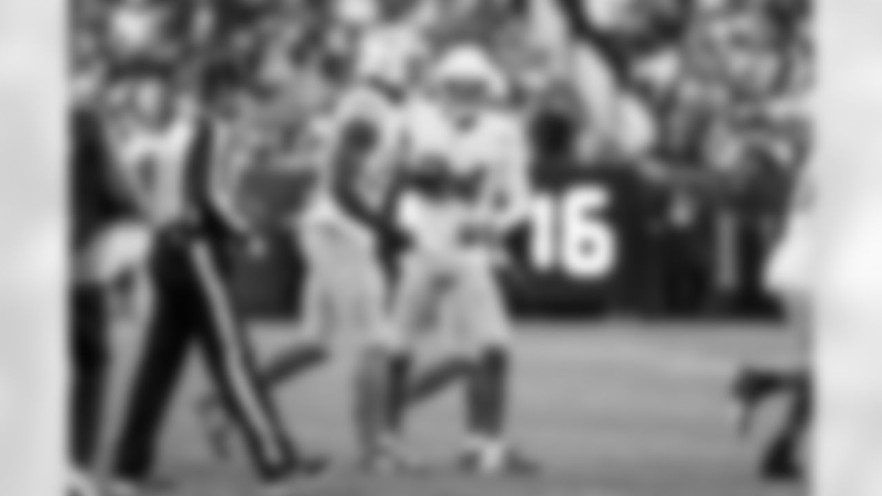 OLB Odafe Oweh (98) and CB Benjamin St-Juste (24)