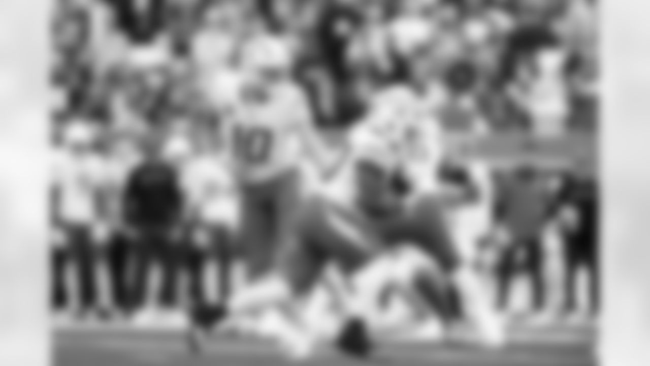 Check out the best shots from the Chargers Week 9 matchup against the Titans!