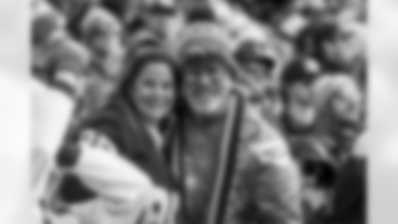 The Los Angeles Chargers play the Denver Broncos on Sunday, December 31, 2023 at Empower Field at Mile High in Denver, CO.
[FINAL SCORE: DEN 16 - LAC 9]