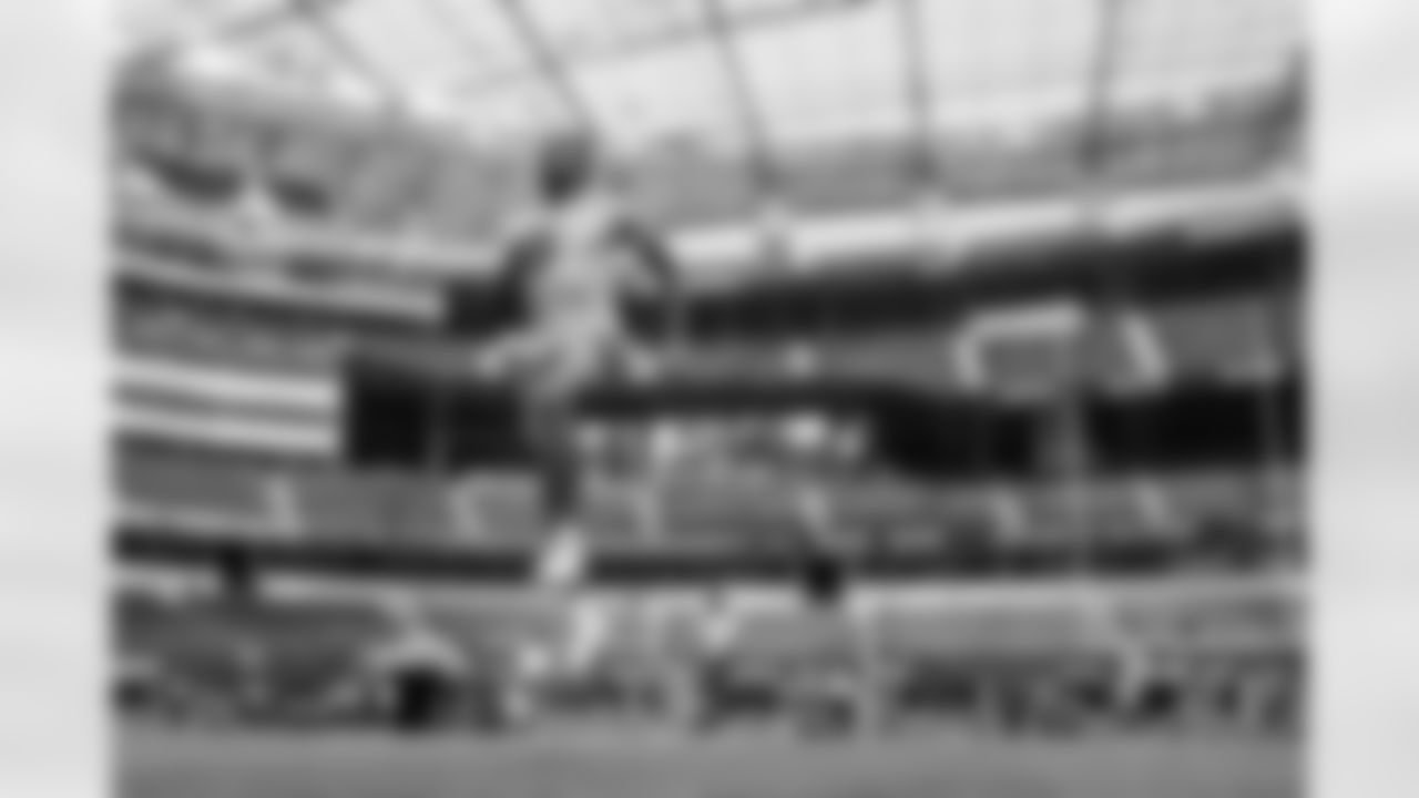 The Los Angeles Chargers play the Las Vegas Raiders on Sunday, September 8, 2024 at SoFi Stadium in Inglewood, CA.
[FINAL SCORE: LAC 22 - LV 10]