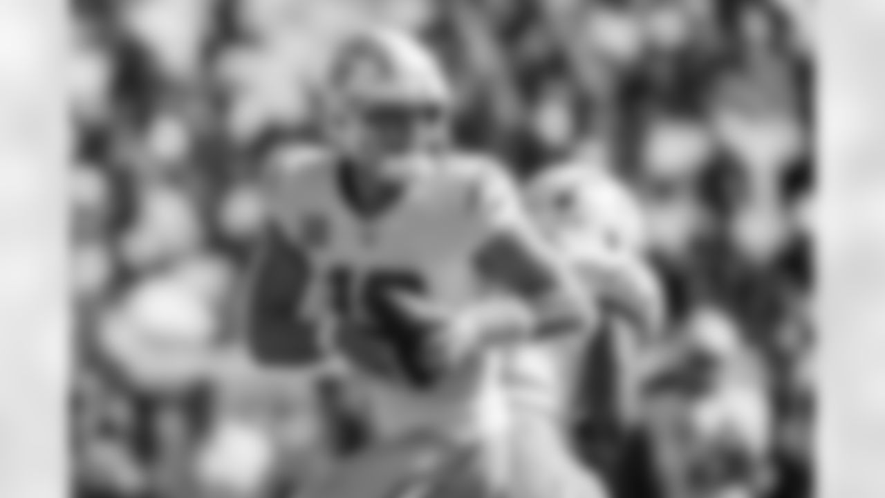 Take a look back at the best photos of Justin Herbert's 2025 campaign.