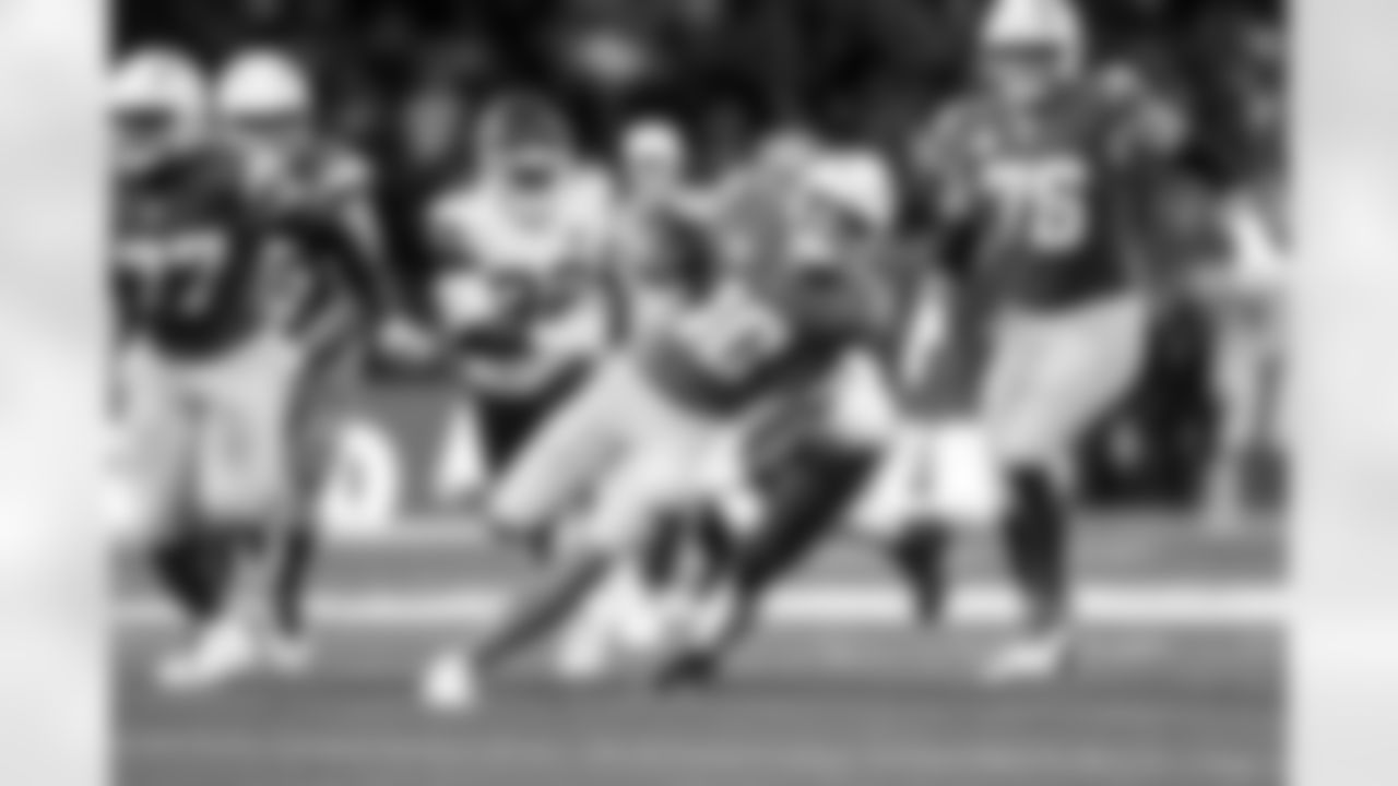 QB Justin Herbert (10)