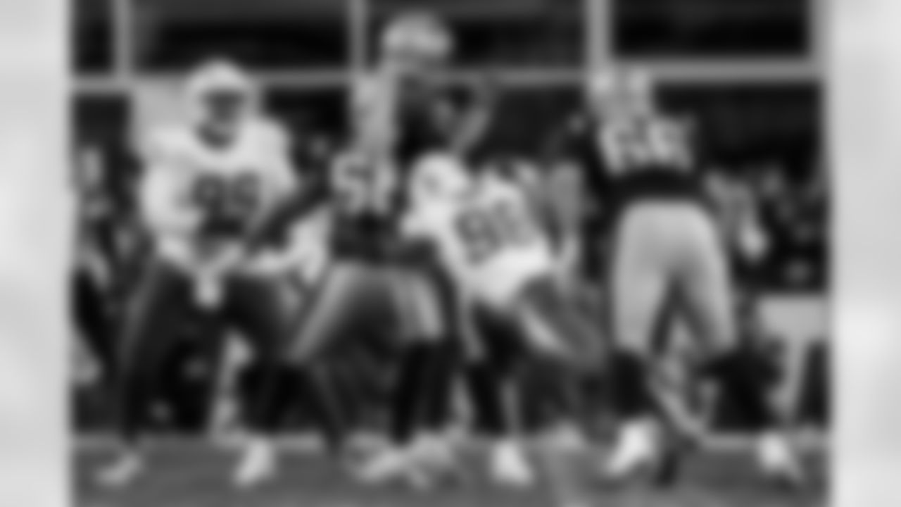 Take a look at the best photos of Chargers 2026 free agent Odafe Oweh