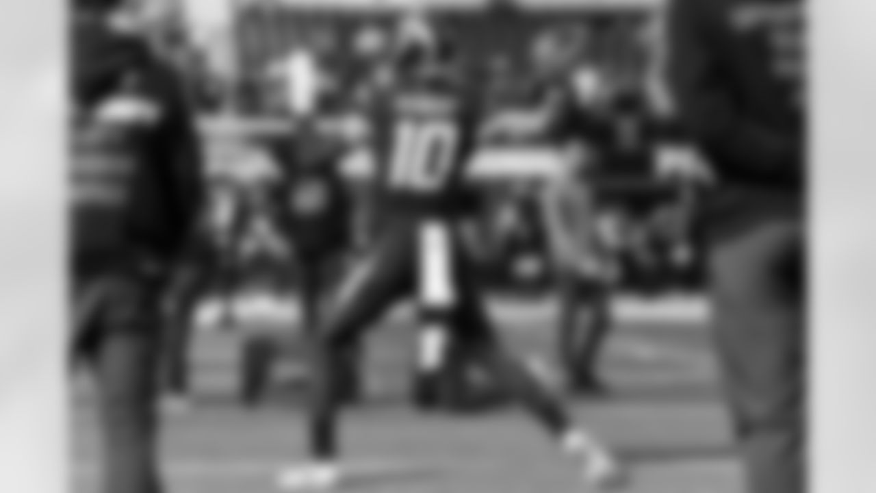 QB Justin Herbert (10)