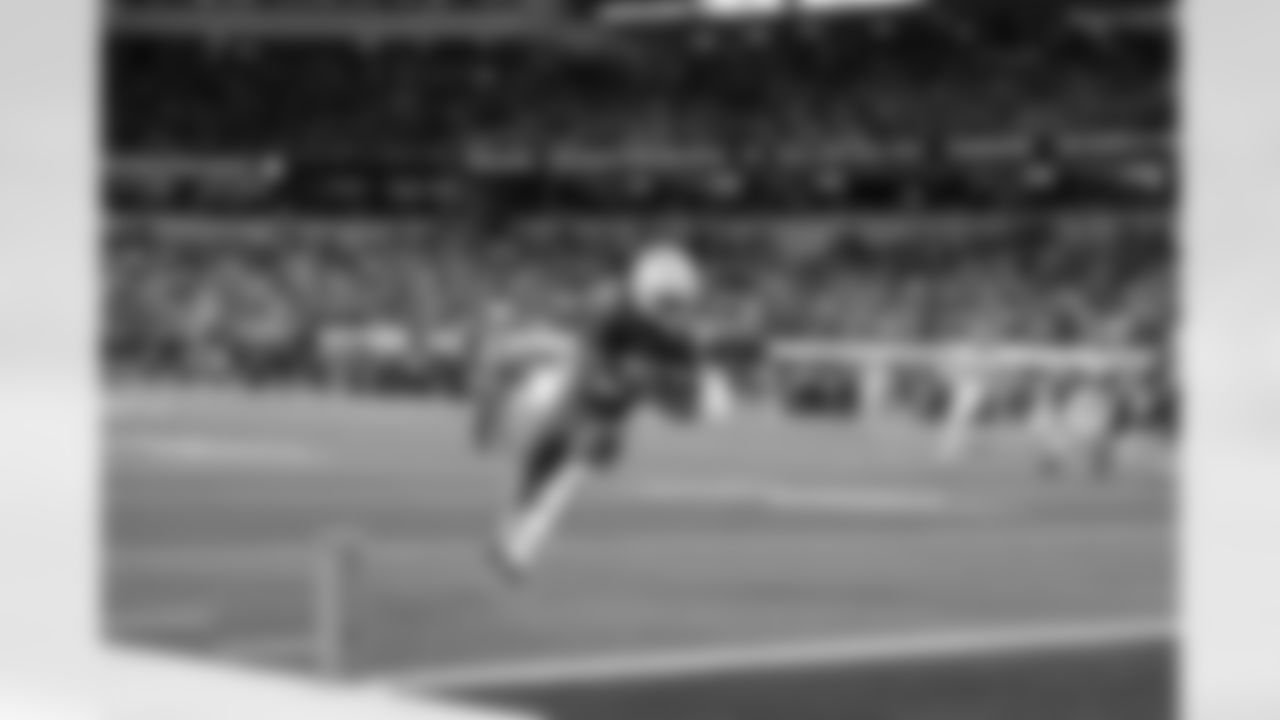 RB Omarion Hampton (8)