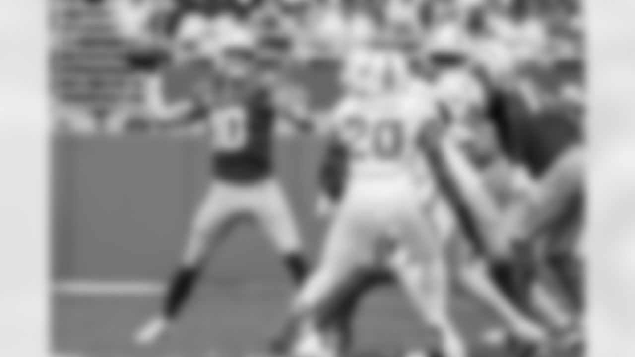 Check out the best shots from the Chargers Week 6 matchup against the Dolphins!