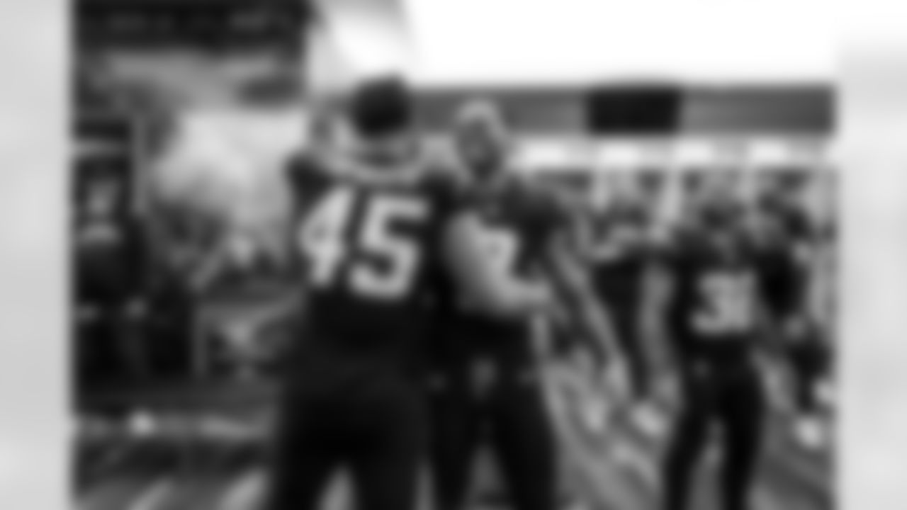 OLB Tuli Tuipulotu (45) and S Derwin James Jr. (3)