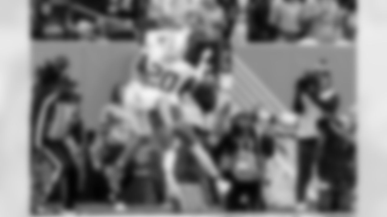 Check out the best shots from the Chargers Week 9 matchup against the Titans!