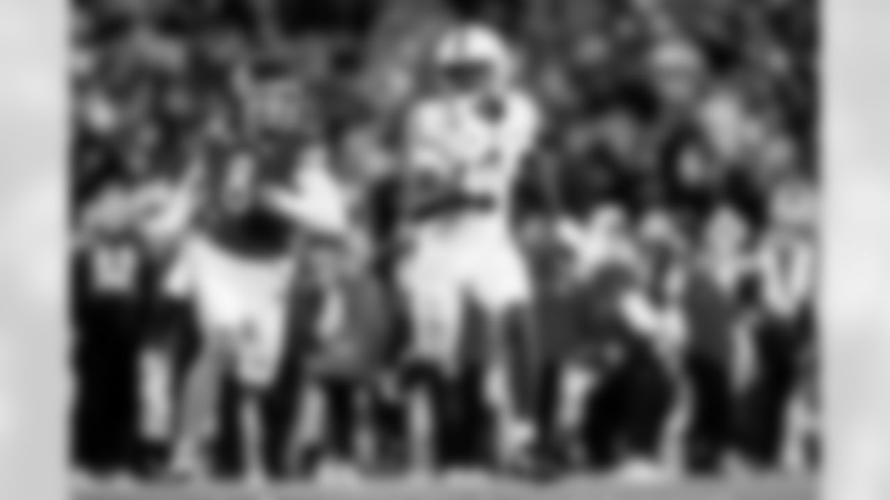 Penn State wide receiver KeAndre Lambert-Smith (1) runs the football after a catch on his way to score a touchdown during the Rose Bowl NCAA college football game against Utah, Monday, Jan. 2, 2023, in Pasadena, Calif. (Ryan Kang via AP)