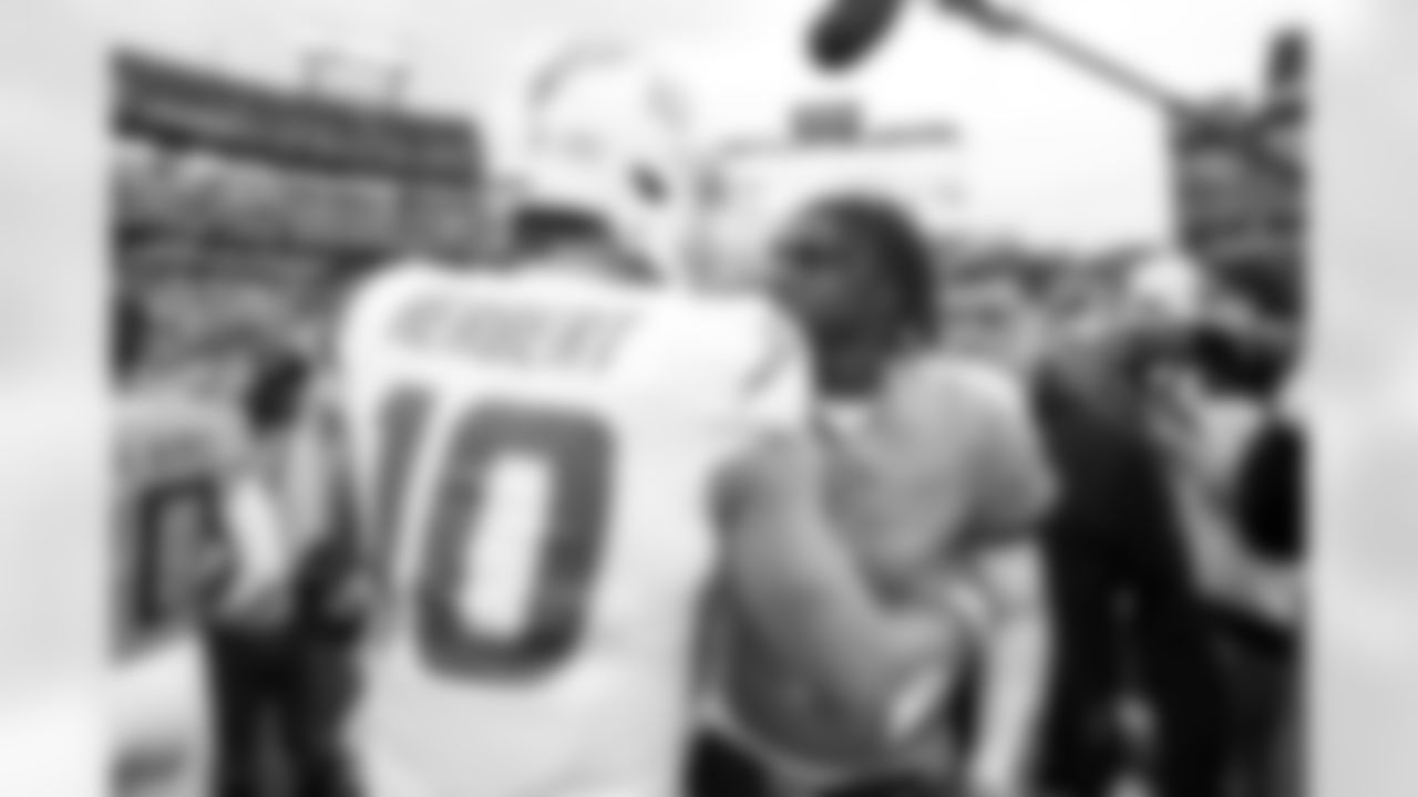 QB Justin Herbert (10)