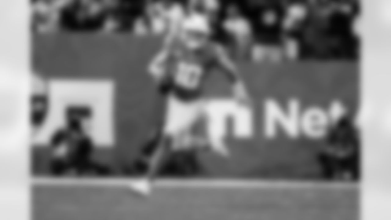 QB Justin Herbert (10)