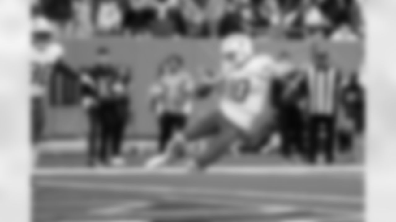 Check out the best shots from the Chargers Week 9 matchup against the Titans!