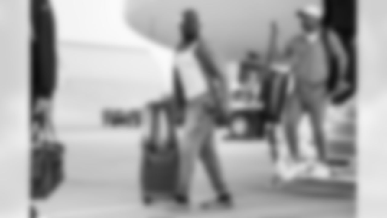 Los Angeles Chargers LB Denzel Perryman (6) travels to Dallas on Saturday, Dec. 20, 2025 for the Week 16 regular season matchup against the Dallas Cowboys.