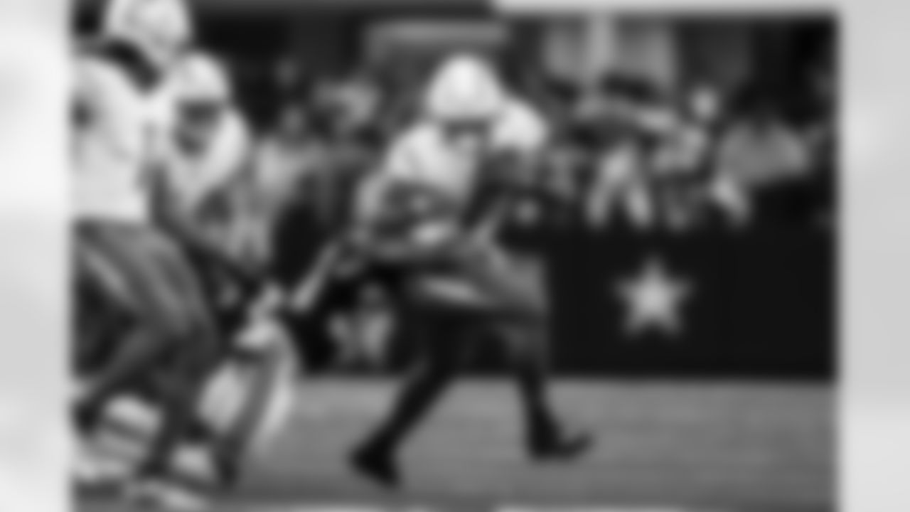 RB Omarion Hampton (8)