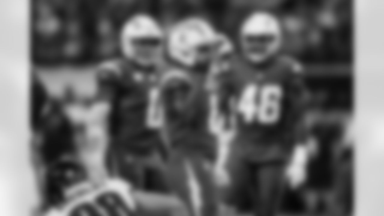 LB Denzel Perryman (6)