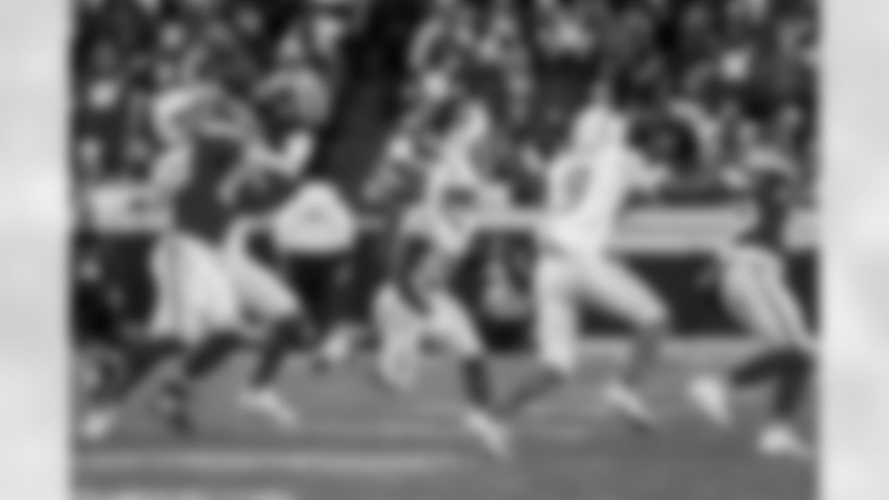 Check out the best shots from the Chargers Week 15 matchup against the Chiefs!