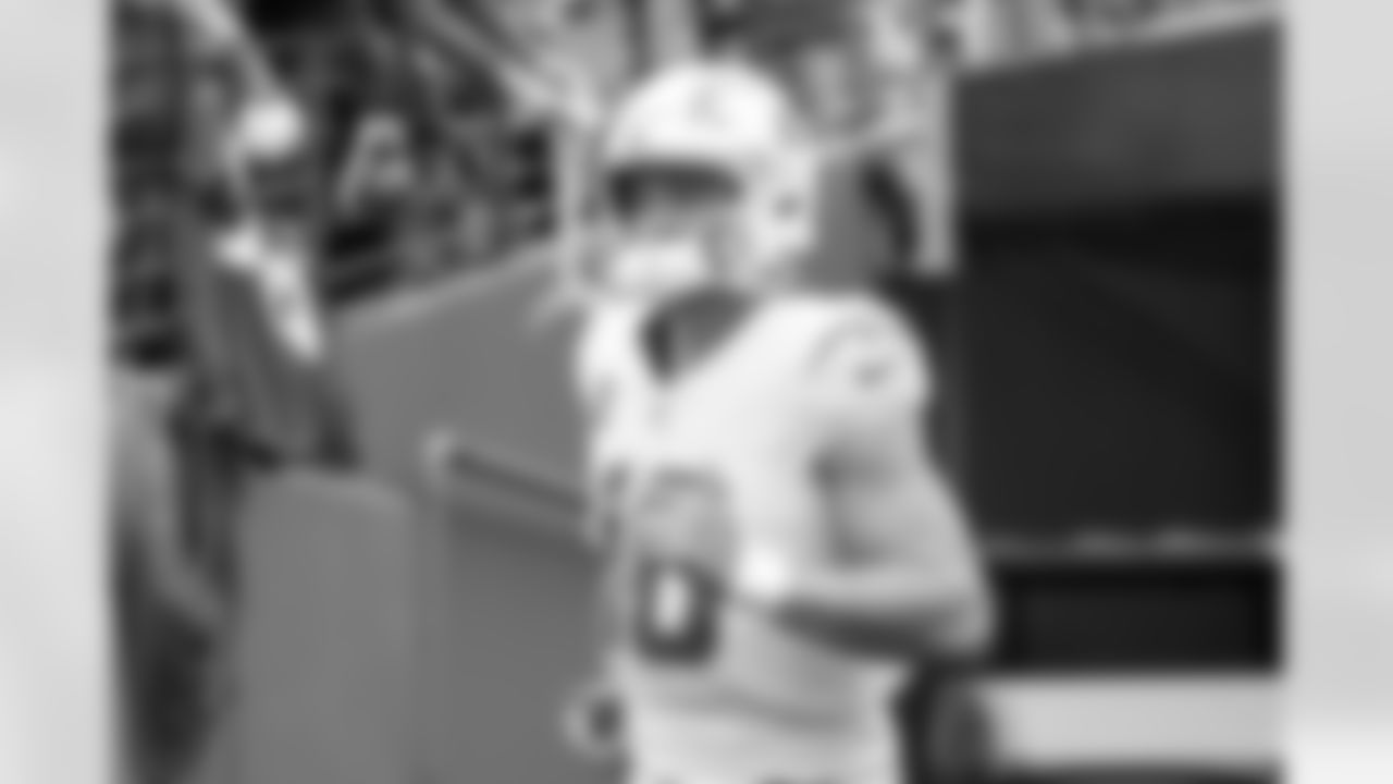 QB Justin Herbert (10)