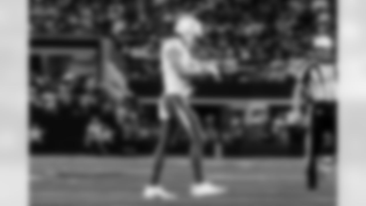 QB Justin Herbert (10)