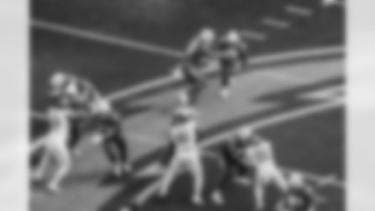 Check out the best shots from the Chargers Week 5 matchup against the Commanders!