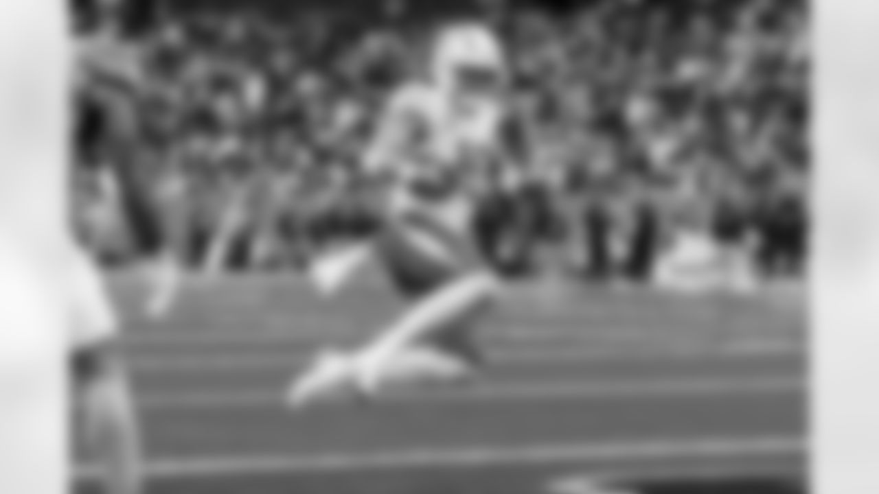 Take a look back at the best photos of Justin Herbert's 2025 campaign.