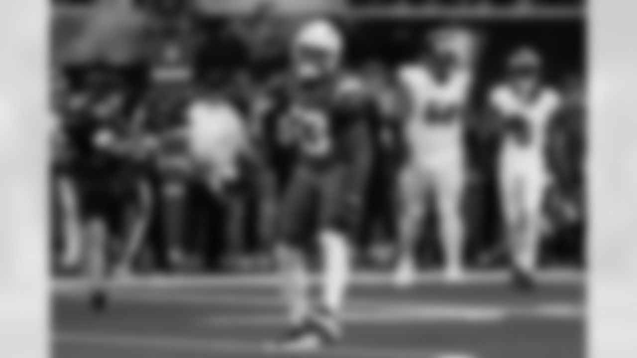 LB Del'Shawn Phillips (53)