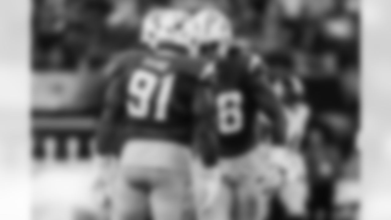 Take a look at the best photos of Chargers 2026 free agent Da'Shawn Hand