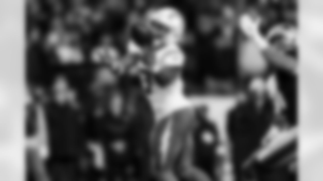 S Derwin James Jr. (3)