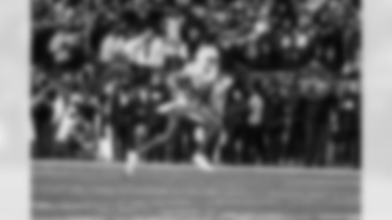 QB Justin Herbert (10)