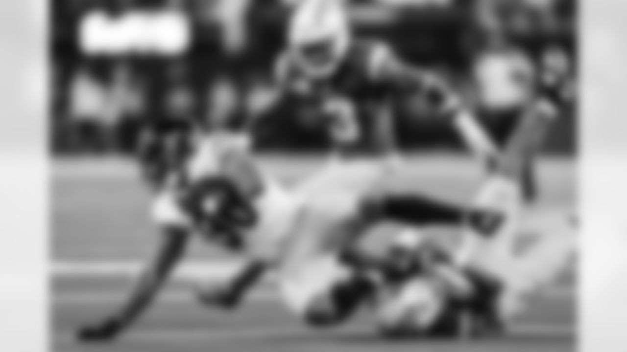 DB Elijah Molden (2)