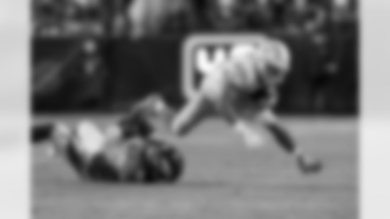 The Los Angeles Chargers play the Denver Broncos on Sunday, December 31, 2023 at Empower Field at Mile High in Denver, CO.
[FINAL SCORE: DEN 16 - LAC 9]