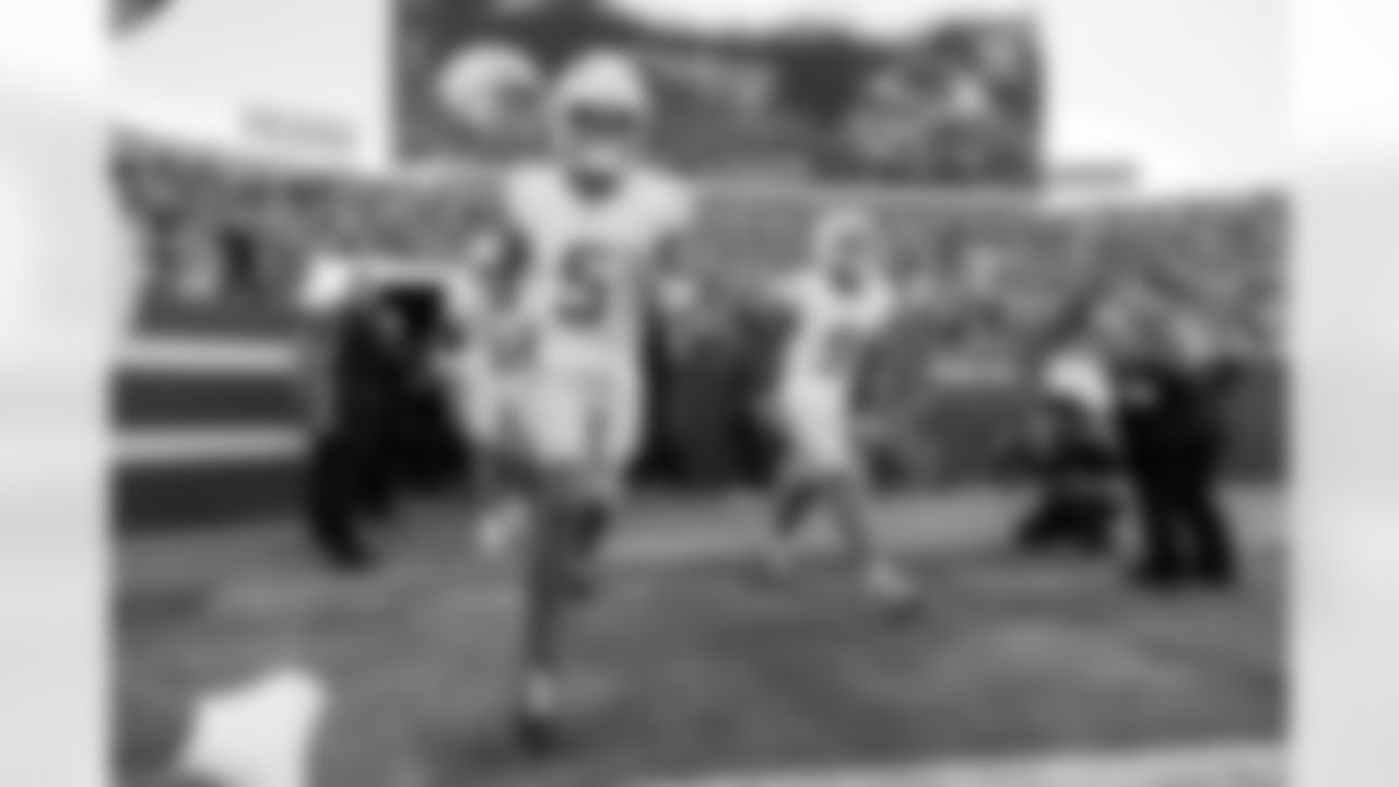 Check out the best shots from the Chargers Week 18 matchup against the Broncos!