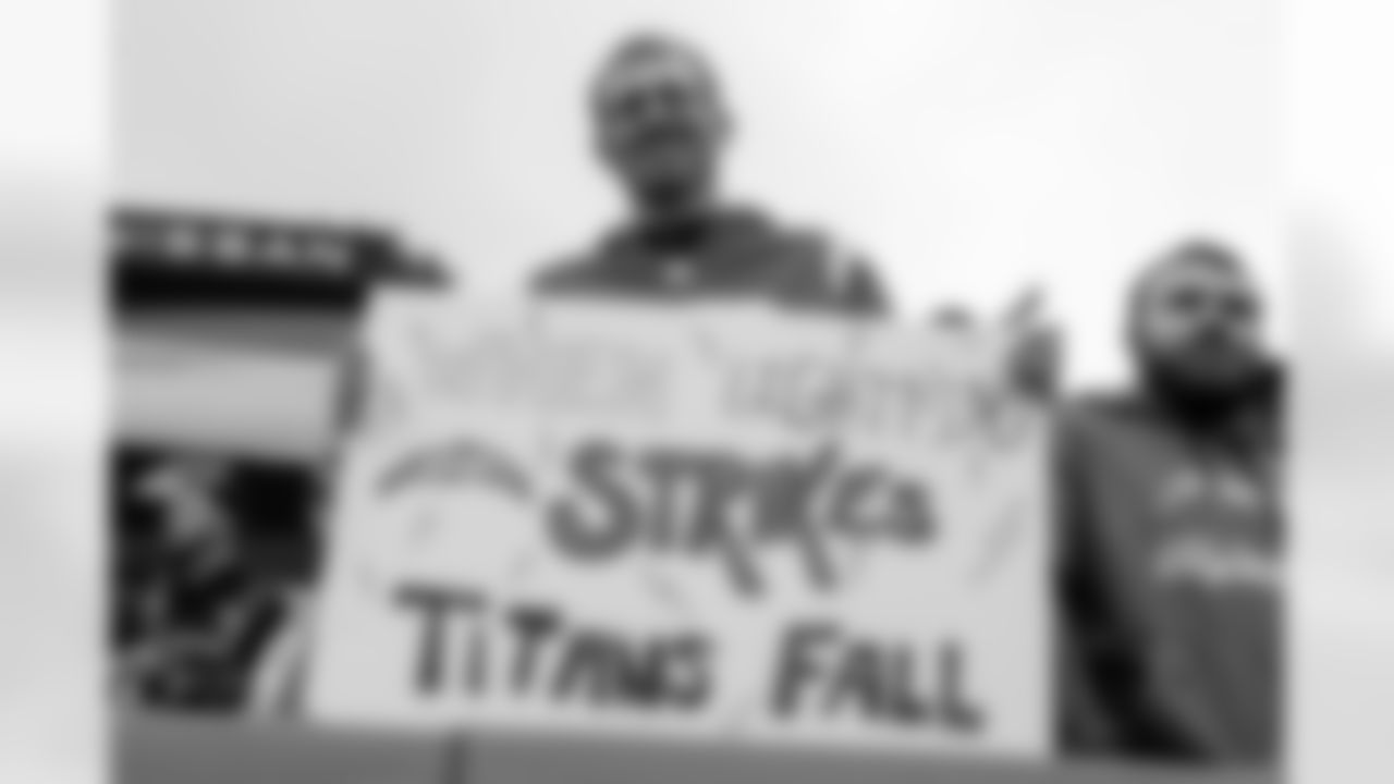 Check out the best shots from the Chargers Week 9 matchup against the Titans!